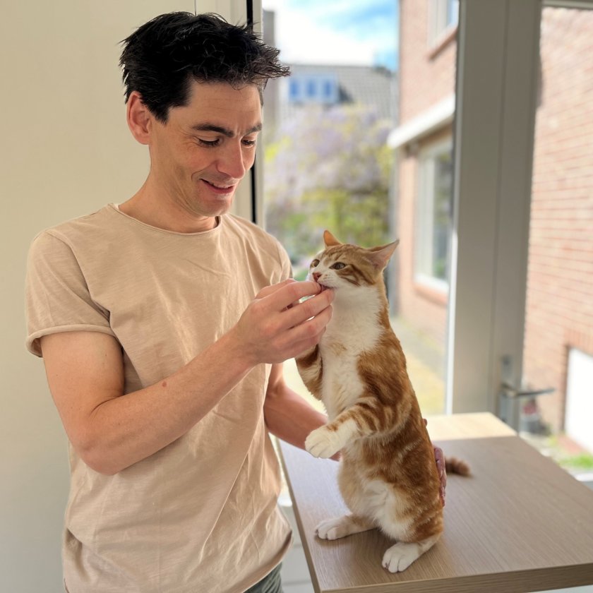 Guido Bosch with his cat Guido Bosch with his cat